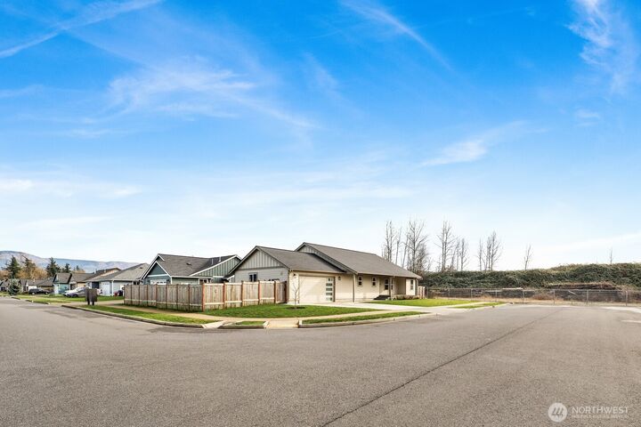 Property Photo: 1302 Night Hawk Way WA 98247