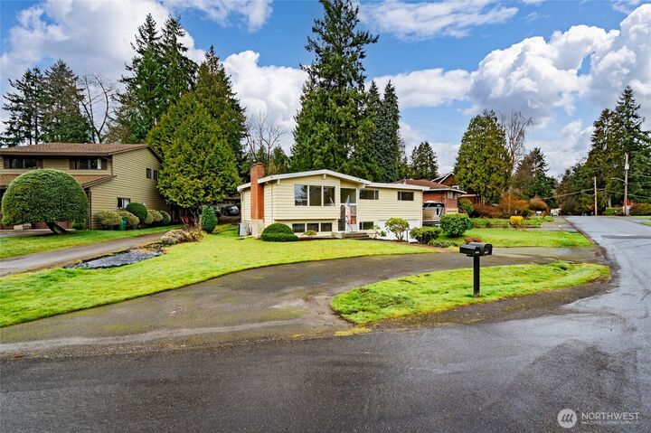 Property Photo:  1547 NE Brockman Place  WA 98125 