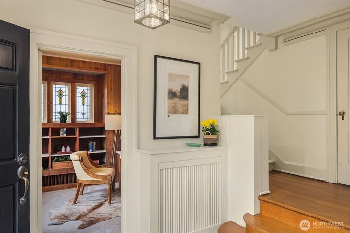 Property Photo:  1208 E Newton Street  WA 98102 