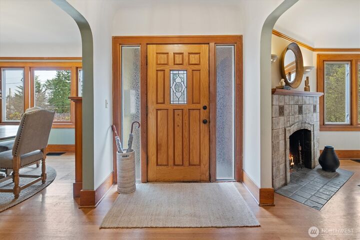 Property Photo:  2463  26th Avenue E  WA 98112 