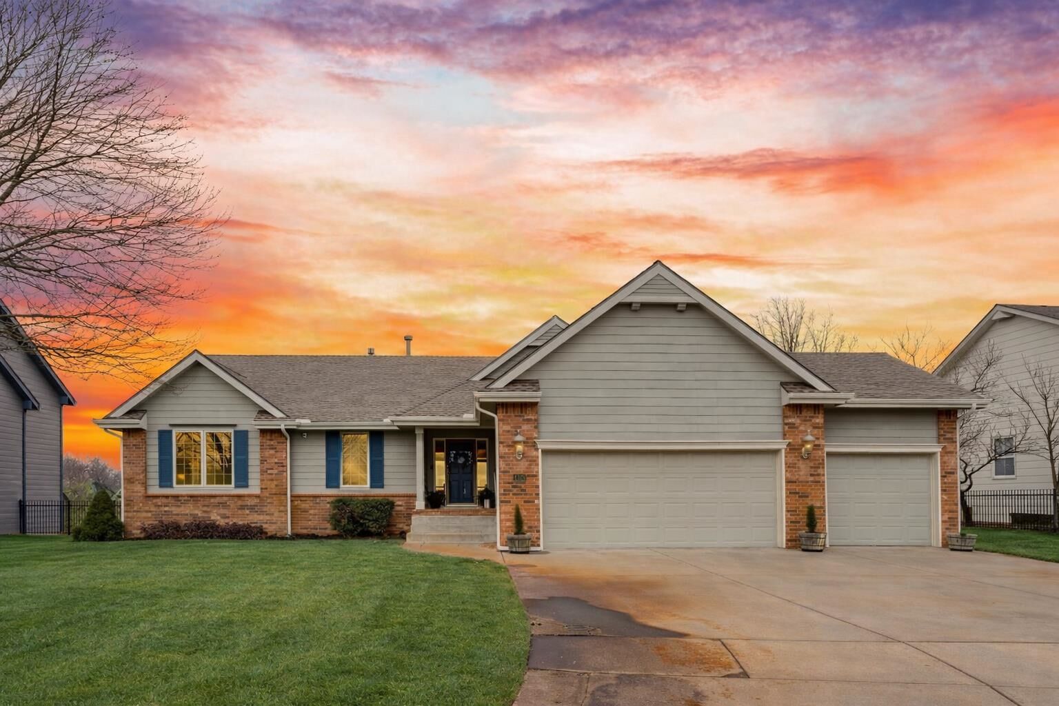 Property Photo:  1020 W Cottonwood Dr  KS 67147 