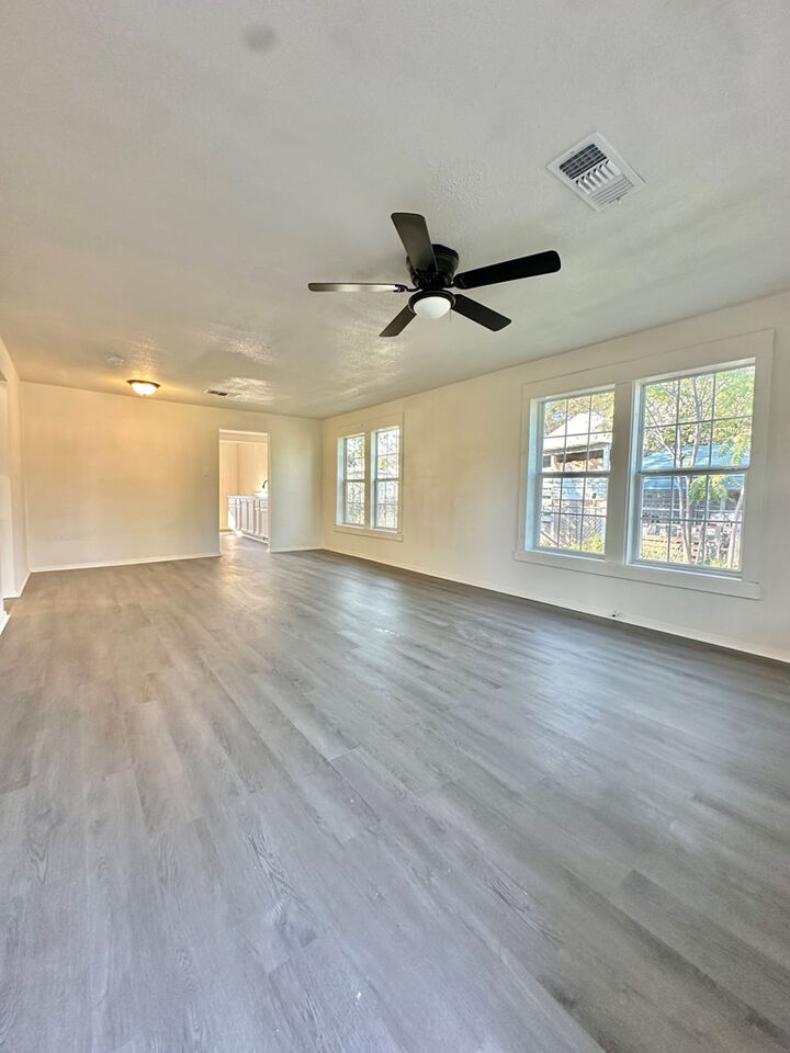 Property Photo: 85 E 22nd Street TX 76903