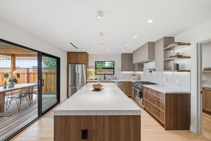 Property Photo:  371 East Oakwood Boulevard  CA 94061 