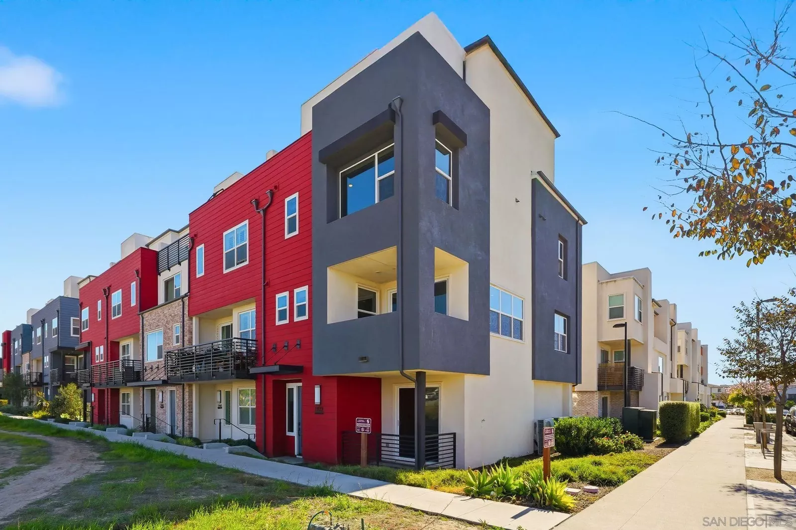 Property Photo:  1939 Minimalist Ln  CA 91915 