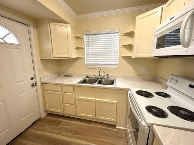 Property Photo: 635 Goliad St TX 77701