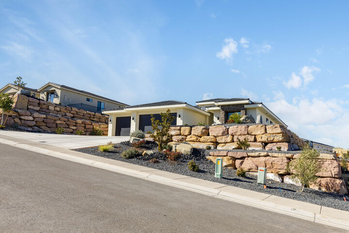 Property Photo:  698 S Dinapoli Ln  UT 84770 