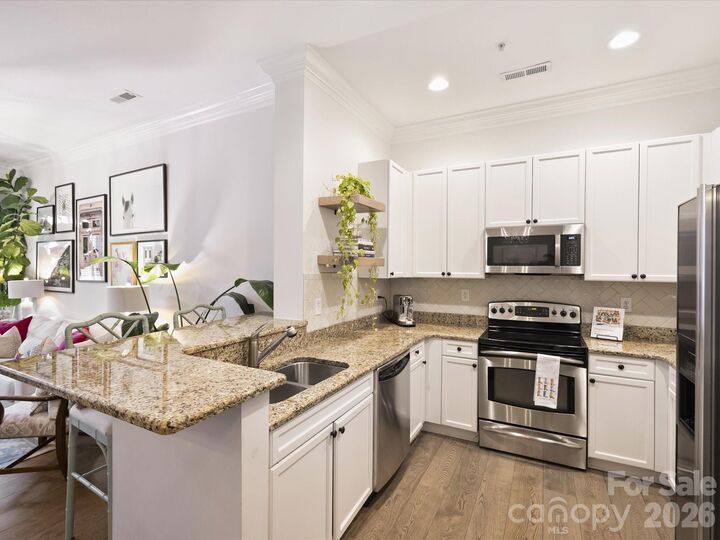 Property Photo: 2978 Selwyn Avenue NC 28209