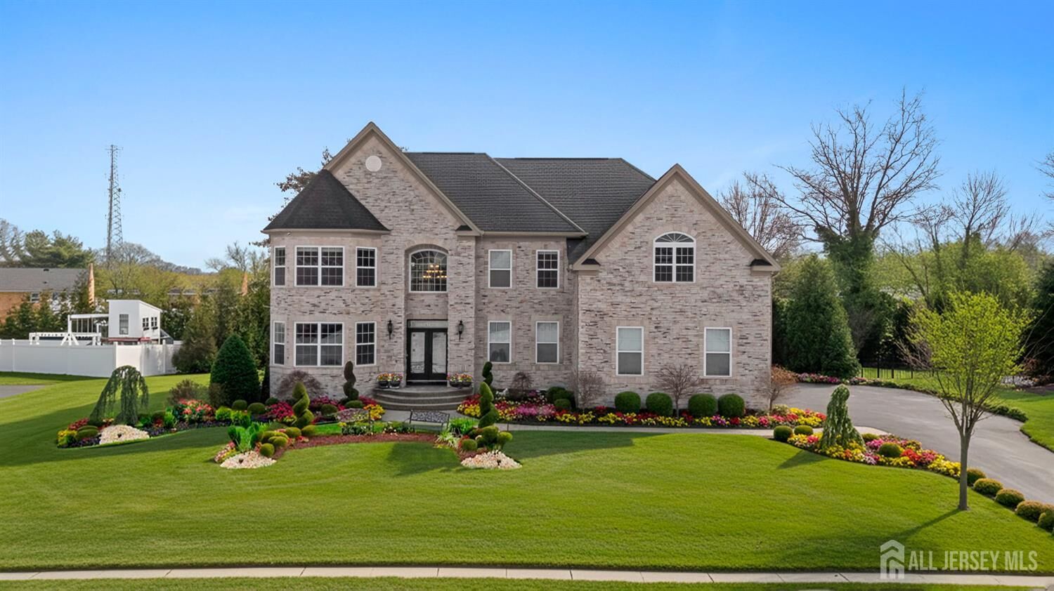 Property Photo:  11 Gatarz Court  NJ 08816 