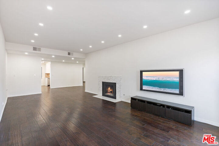 Property Photo:  310 Tahiti Way  CA 90292 