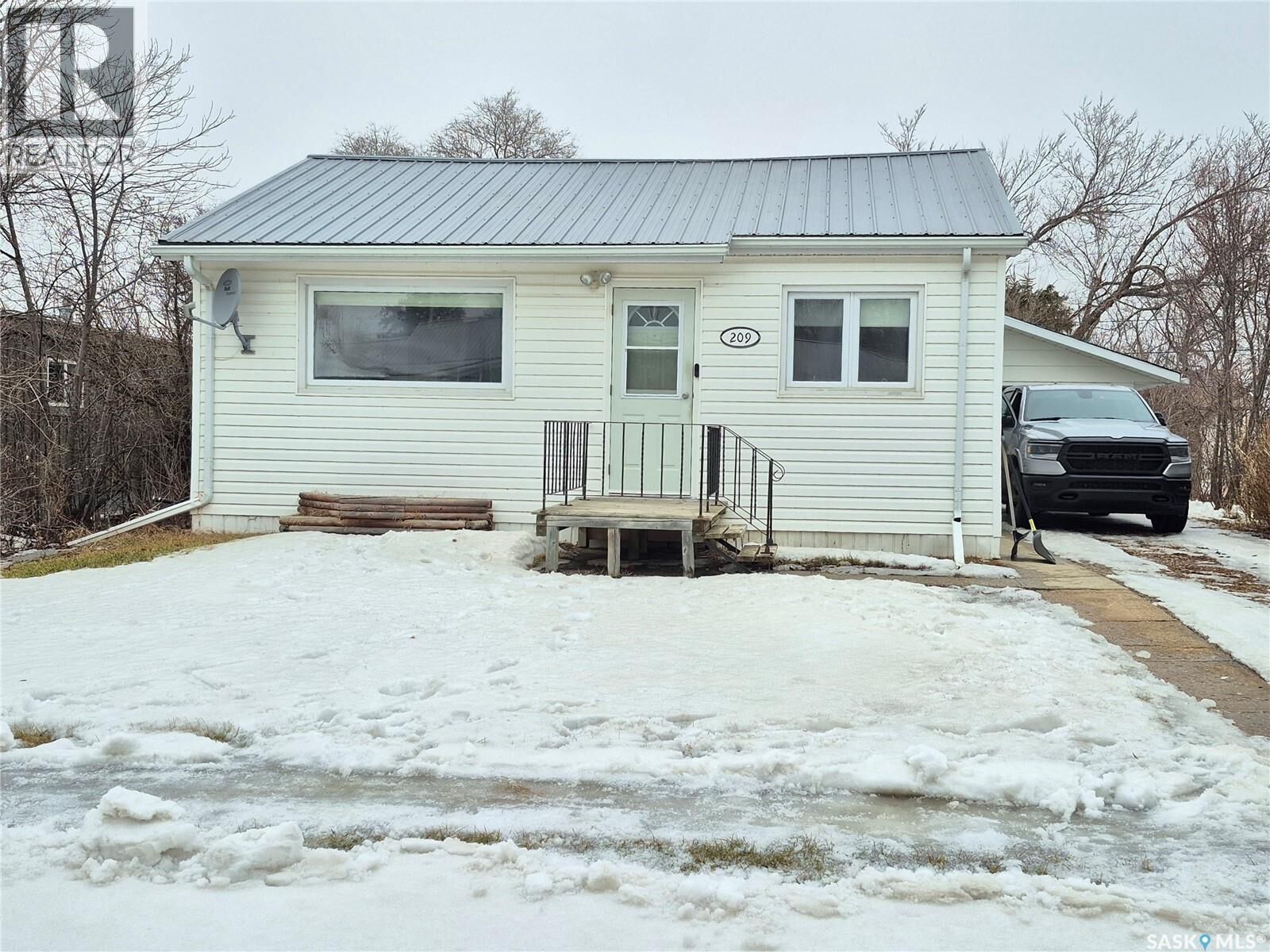 Property Photo:  209 Prairie Street  SK S0G 5J0 