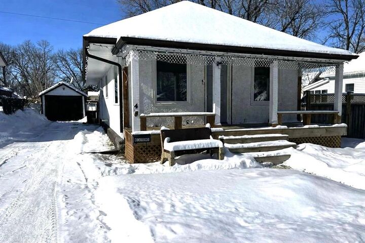 Property Photo:  45 6th Street Northeast  MB R1N 1G4 