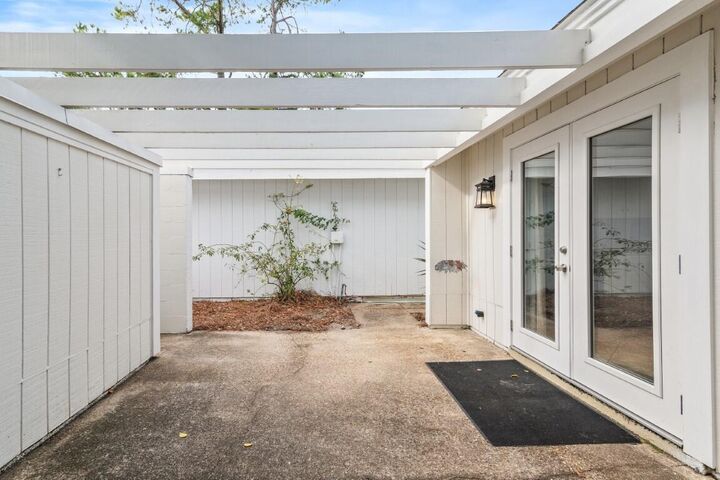 Property Photo:  477 W Linkside Place  FL 32550 