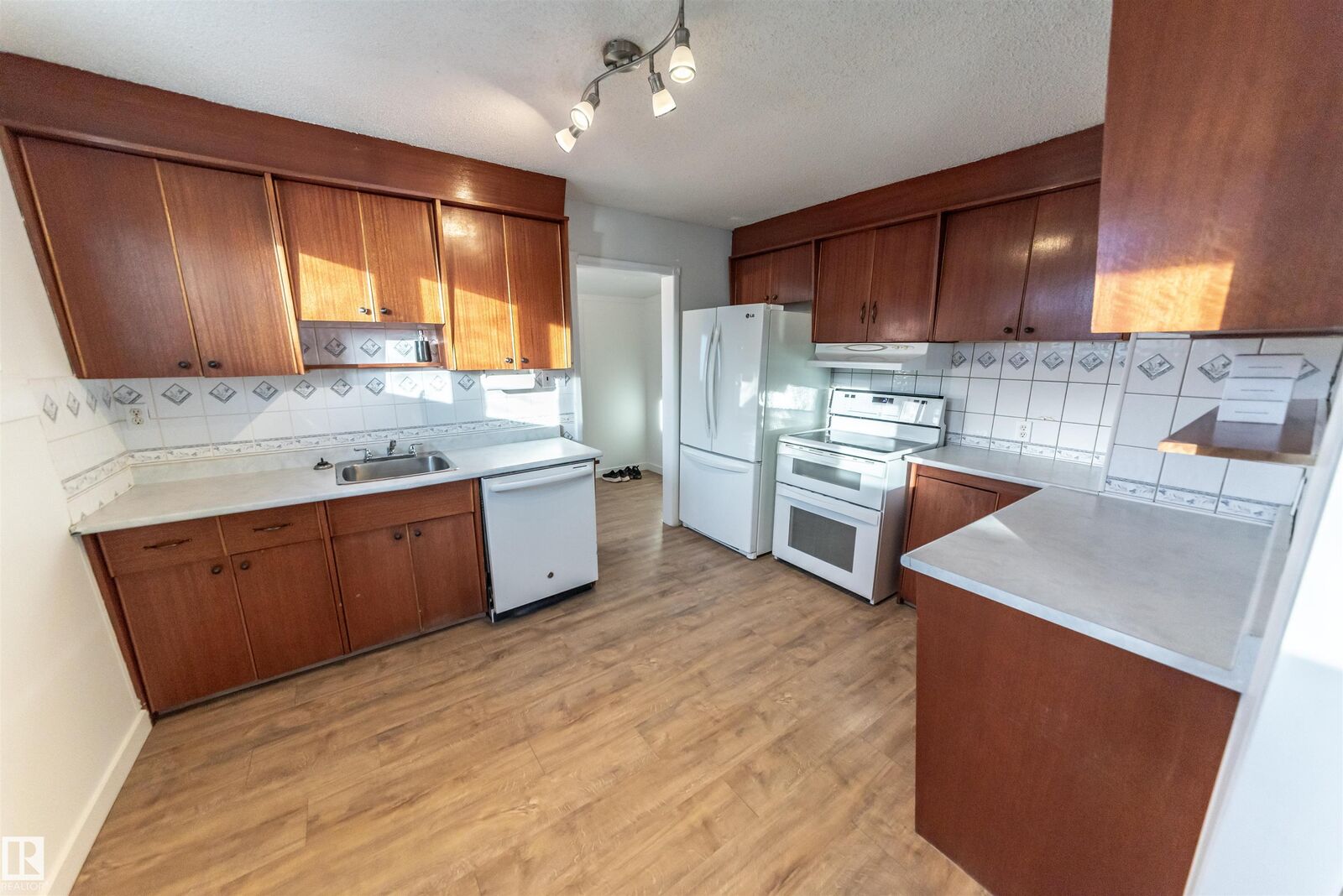 Property Photo:  4723 44 Street  AB T0E 0A0 