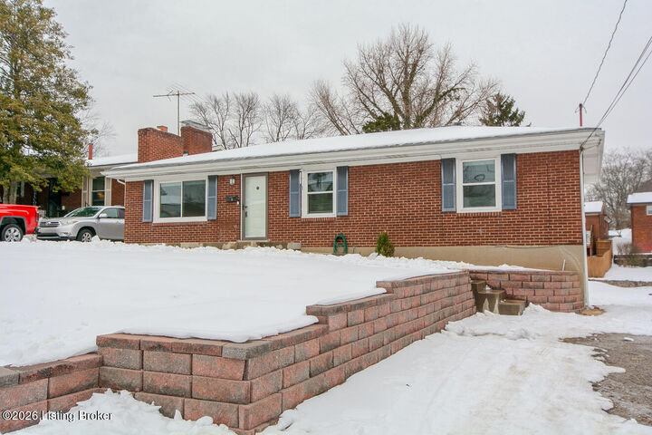 Property Photo:  3305 Startan Ct  KY 40220 