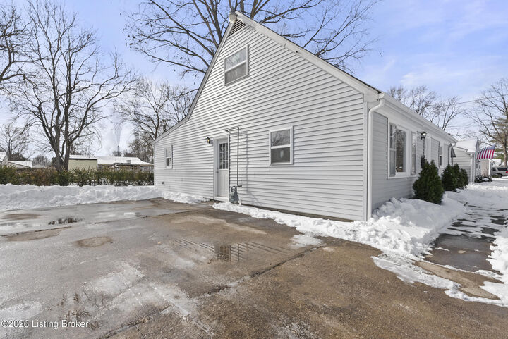 Property Photo:  6902 John Adams Way  KY 40272 