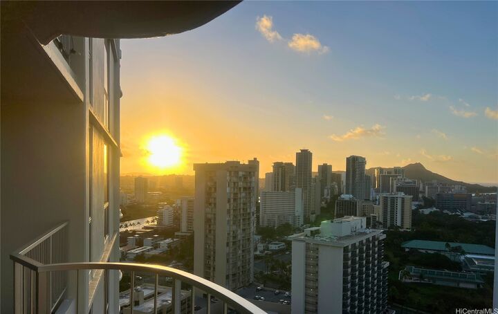 Property Photo: 469 Ena Road 2703 HI 96815