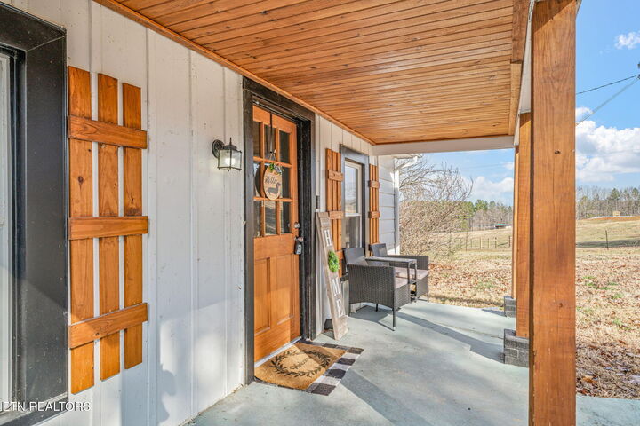 Property Photo:  2457 Reed Rd  TN 37880 