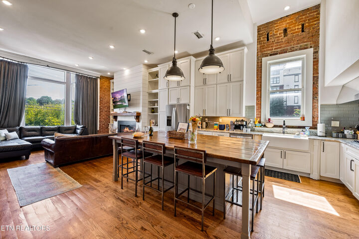 Property Photo:  209 S Central St  TN 37902 