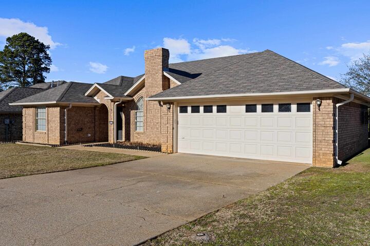 Property Photo:  1111 Ashbourne Ln.  TX 75605 