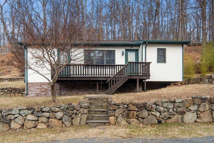 Property Photo:  689 South Mountain Road  NY 10956 