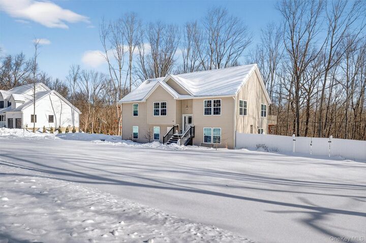 Property Photo:  31 Greenshire Way  NY 12586 
