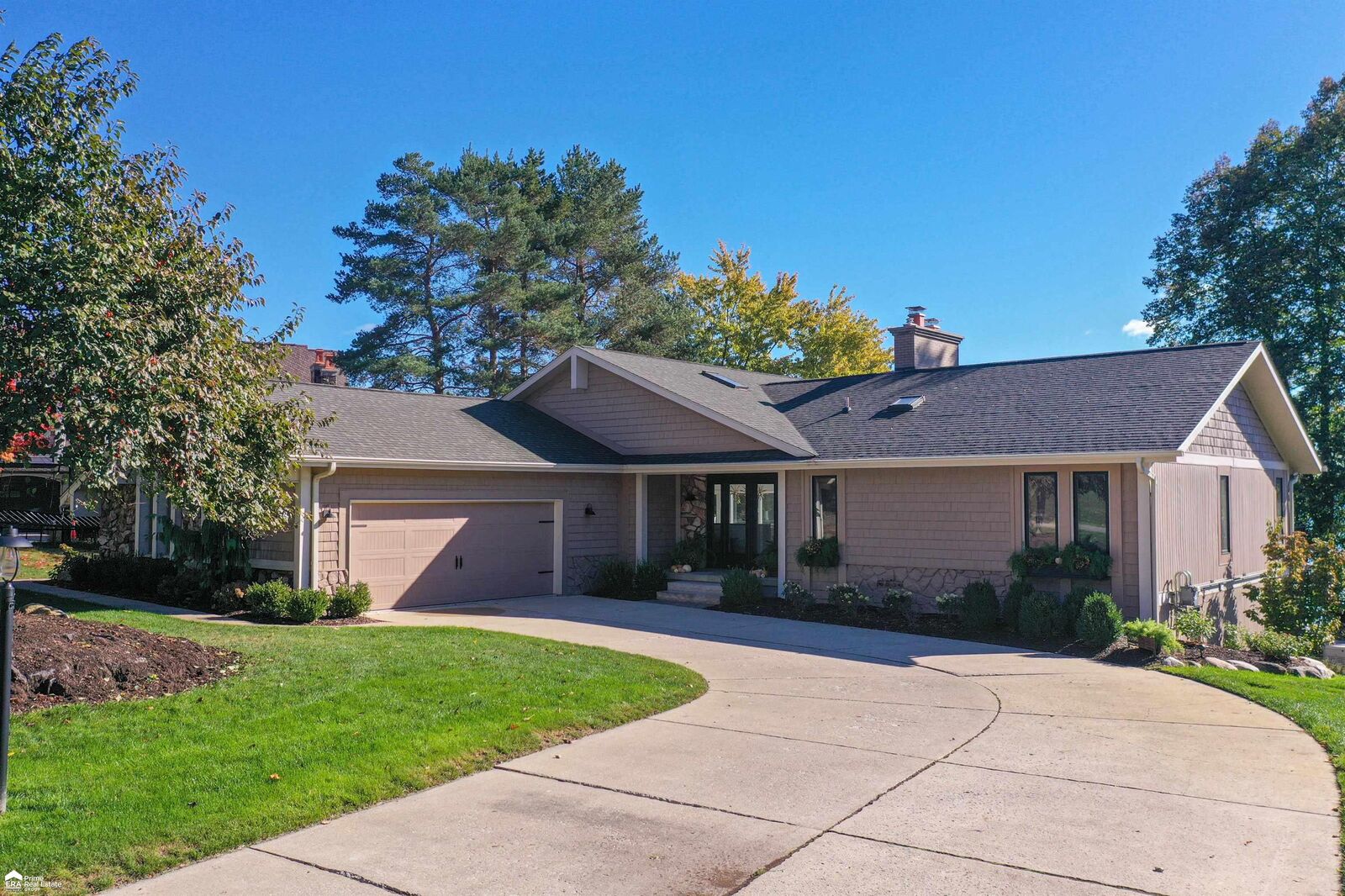 Property Photo:  15185 Pinewood Trail  MI 48451 