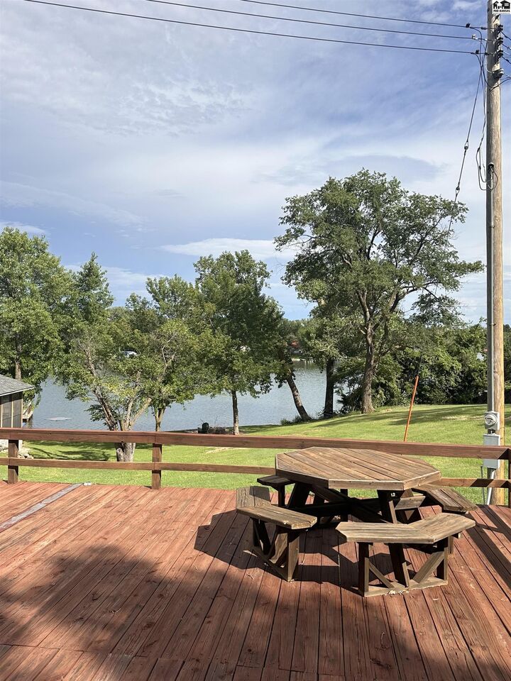 Property Photo:  160 NE Bobwite Dr  KS 67104 
