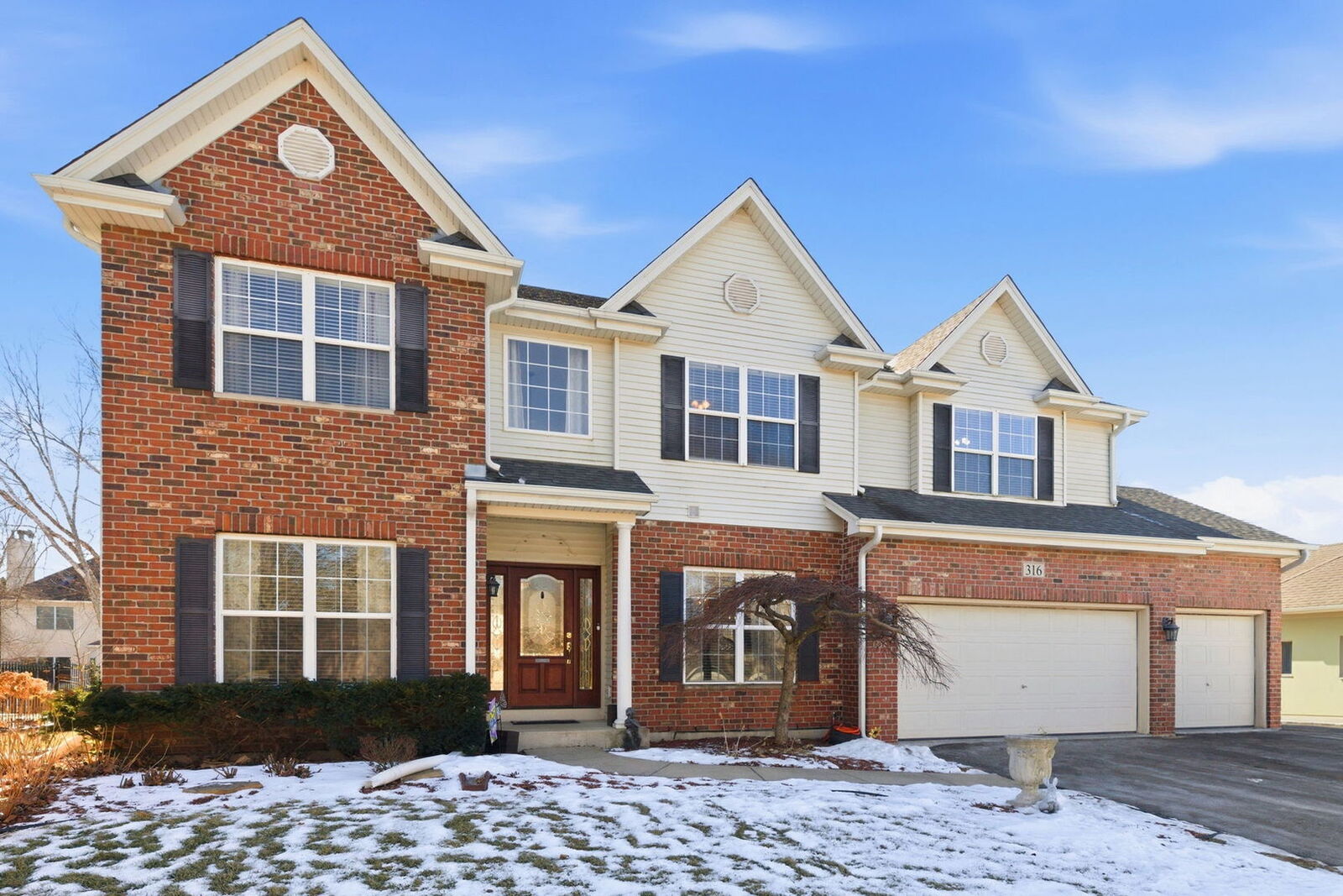 Property Photo:  316 Ash Grove Lane  IL 60543 