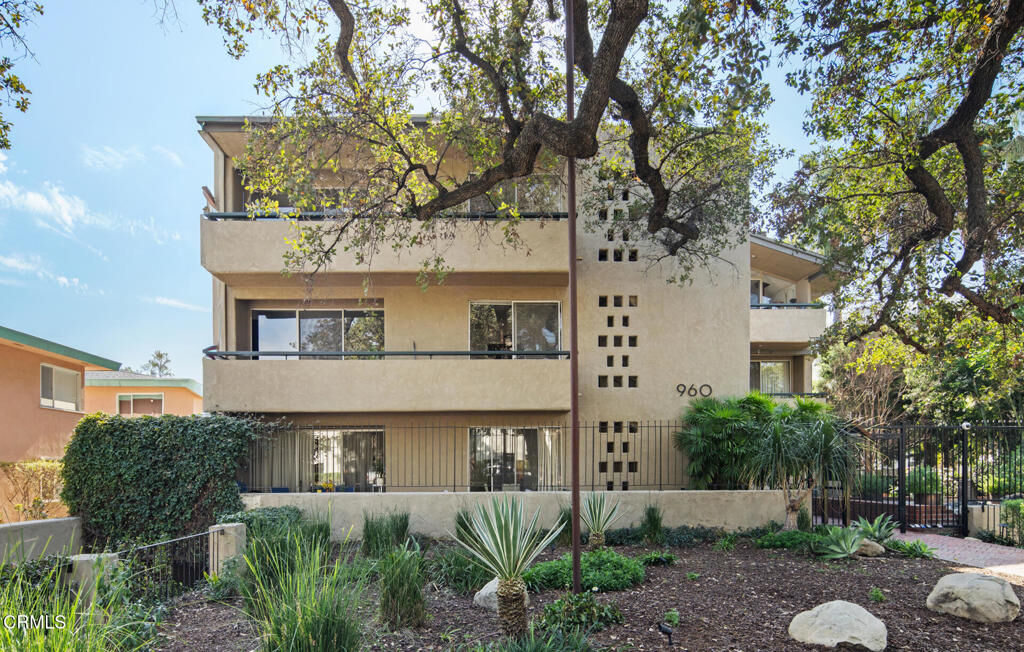 Property Photo:  960 San Pasqual Street 210  CA 91106 