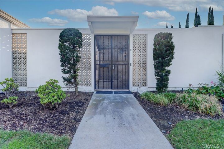 Property Photo: 319 Avenida Carmel C CA 92637