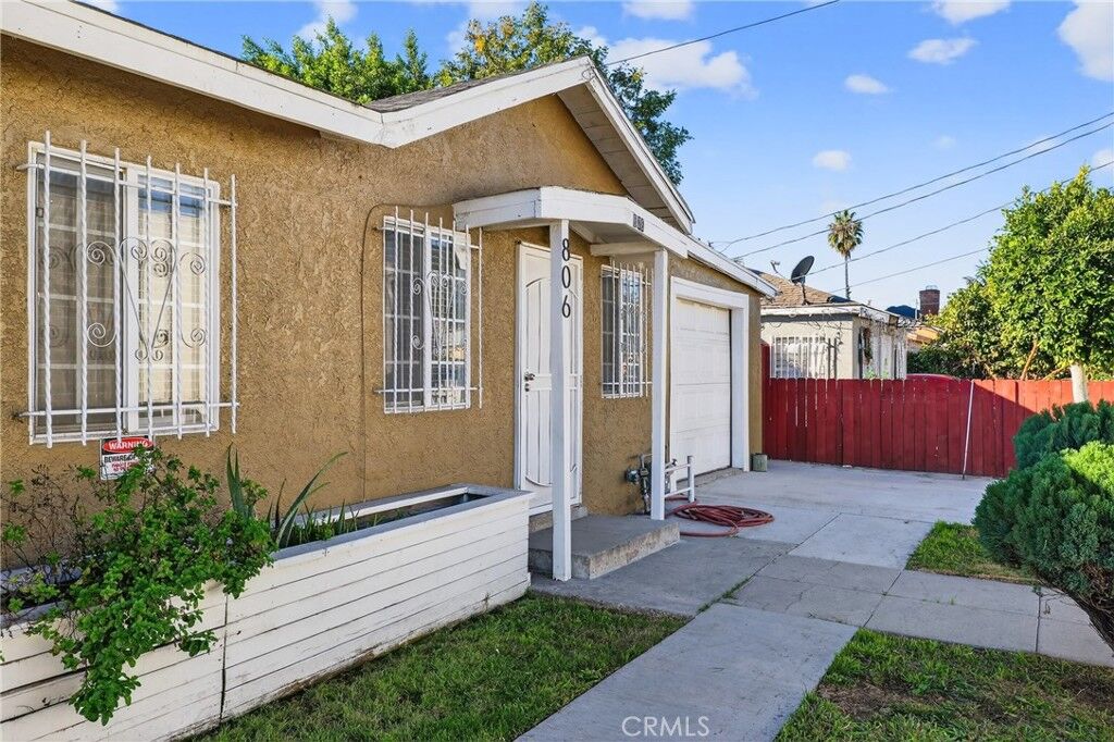 Property Photo:  806 W Spruce Street  CA 90220 