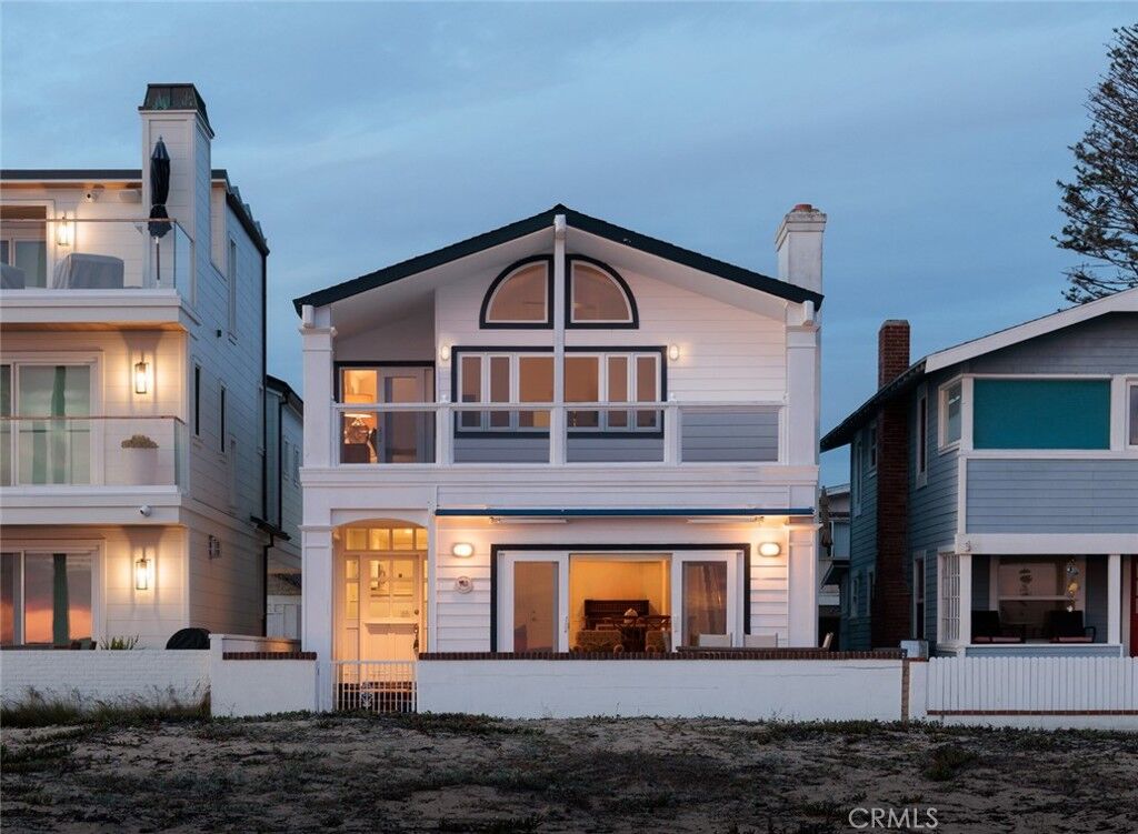 Property Photo: 116 E Oceanfront CA 92661