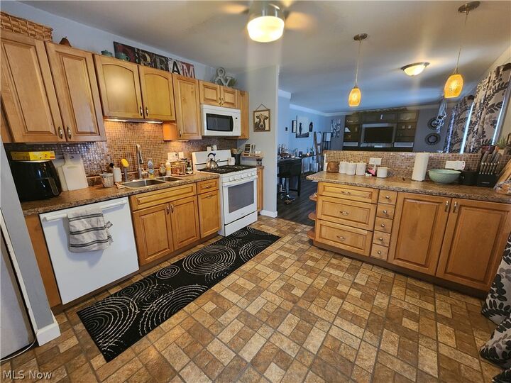 Property Photo:  2563 Chestnut Street  OH 44420 