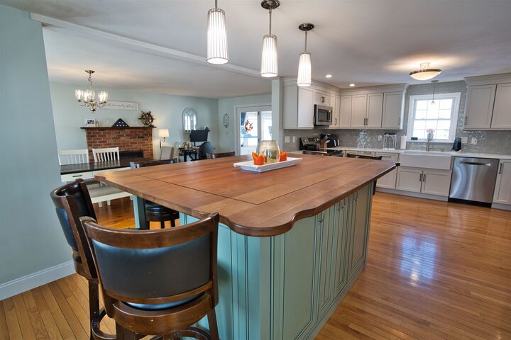 Property Photo:  78 Lynwood Lane  NH 03109 