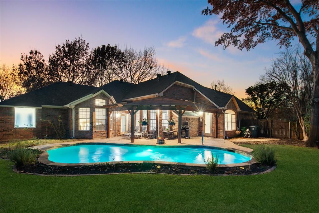 Property Photo:  2905 Broadmoor Lane  TX 75022 