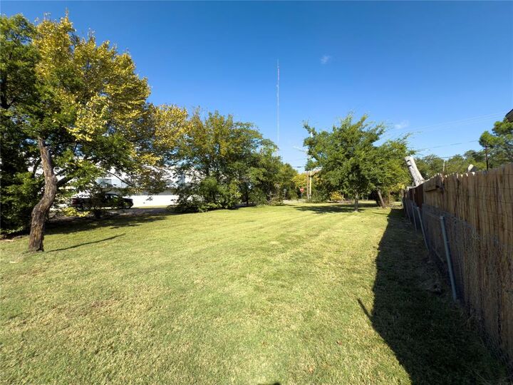 Property Photo:  400 E Sycamore Street  TX 75090 
