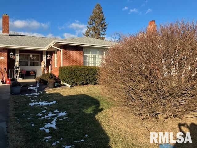 Property Photo:  461 W Washington Street  IL 62681 