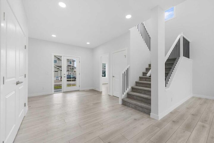 Property Photo: 142 Sunstone Way AB T4B 5T5