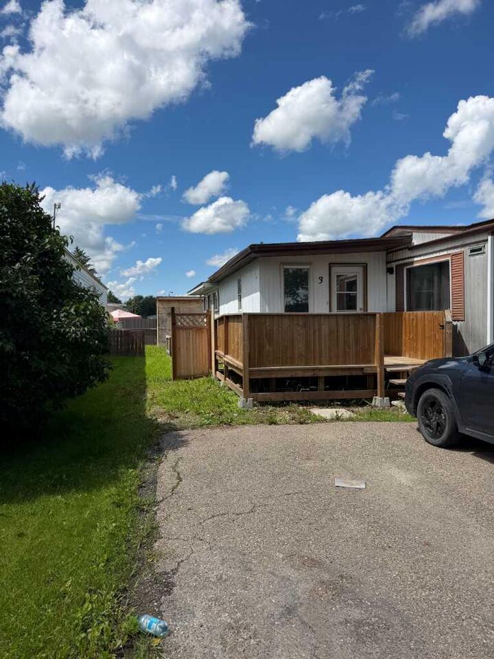 Property Photo:  5344 76 Street 3  AB T4P 2A6 