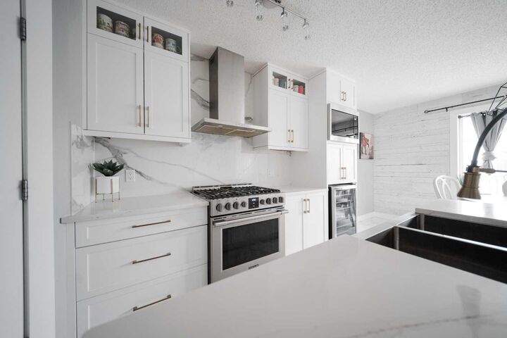 Property Photo:  237 Sandstone Lane  AB T9K 0T1 