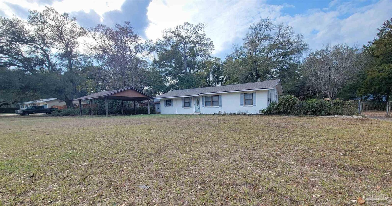 Property Photo:  415 Rhoda St  FL 32503 