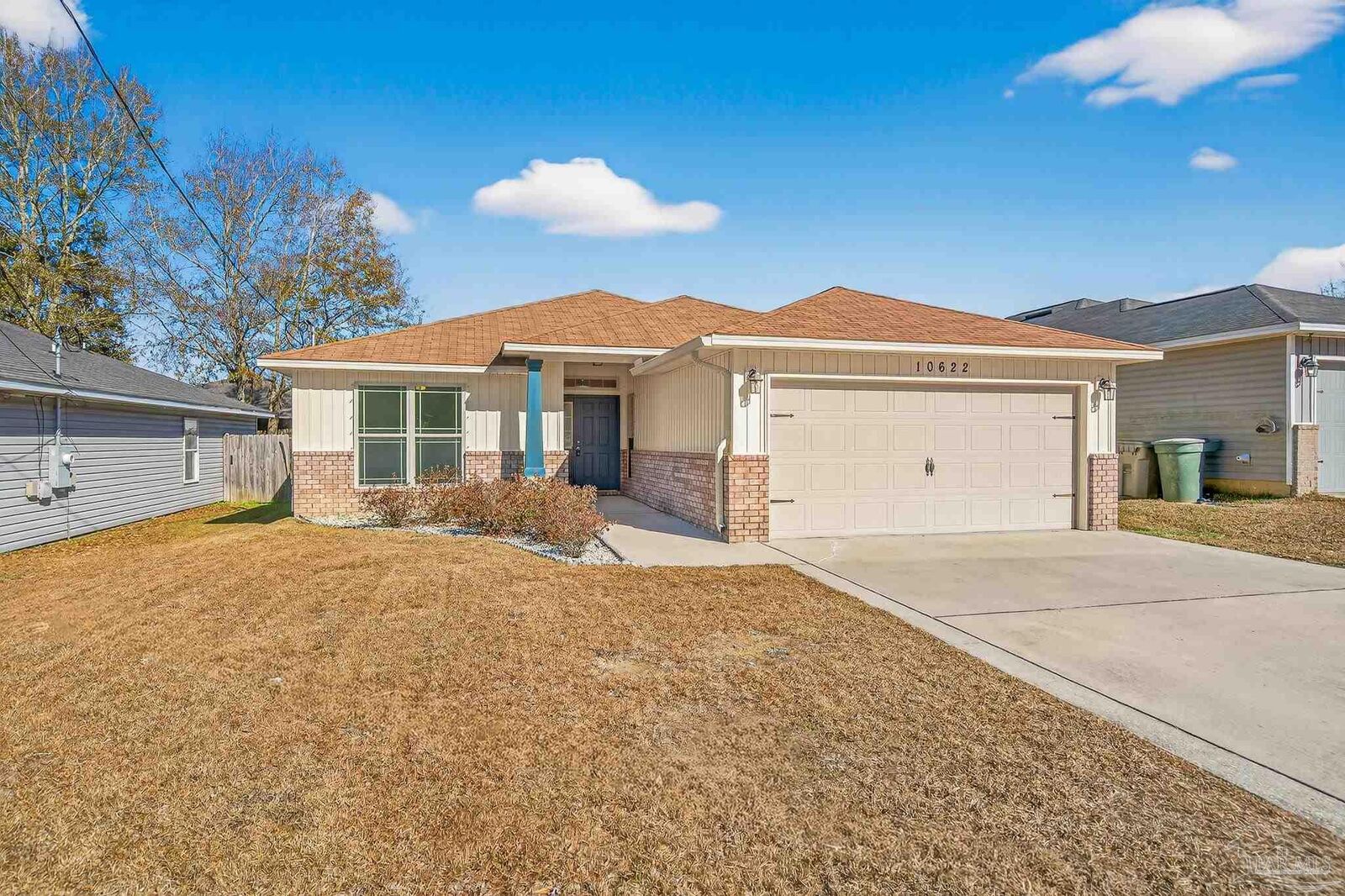 Property Photo: 10622 Senegal Dr FL 32534