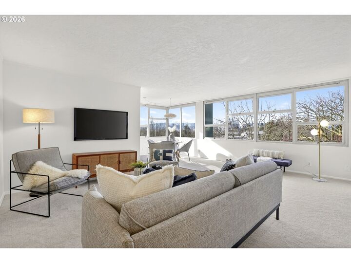 Property Photo:  1220 NE 17th Ave 4F  OR 97232 