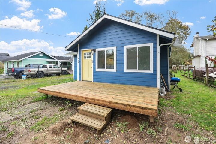 Property Photo: 325 E Perry Street WA 98520