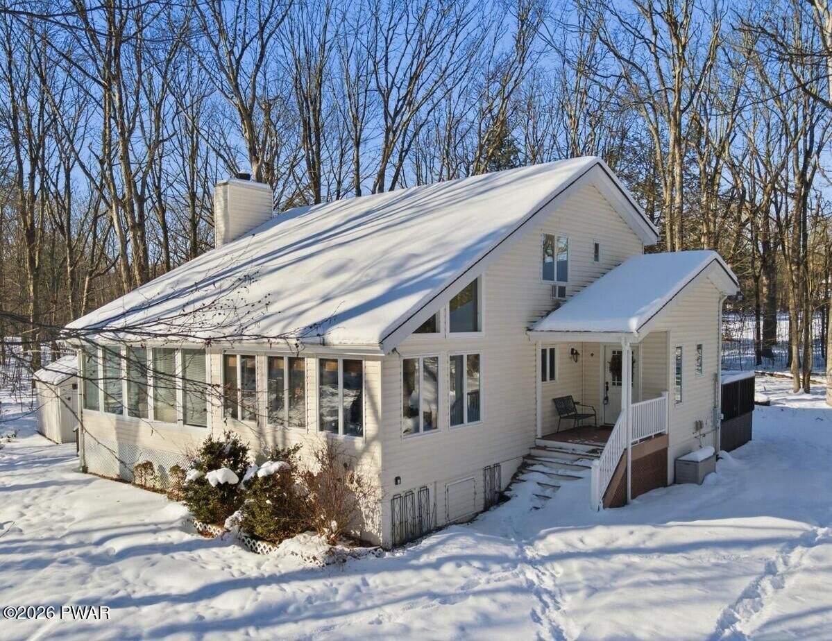 Property Photo:  811 Paddock Court  PA 18428 