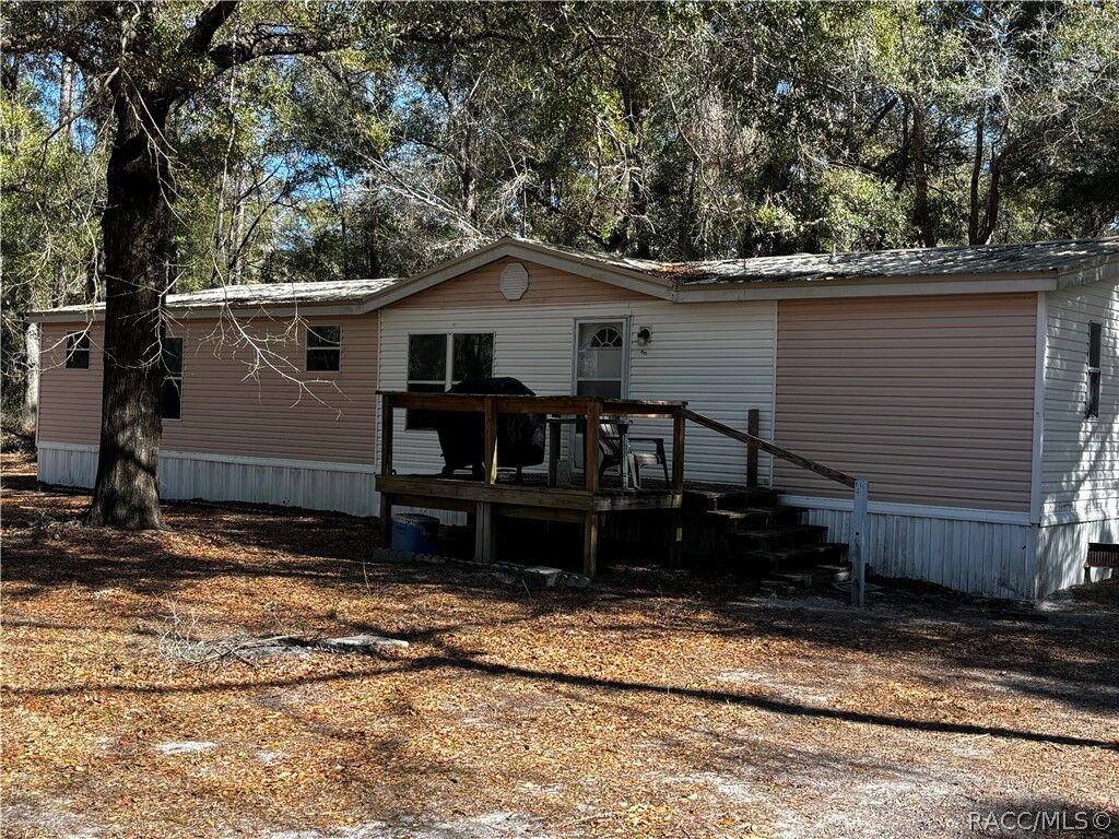 Property Photo: 529 SW Alfalfa Avenue 1 FL 32024