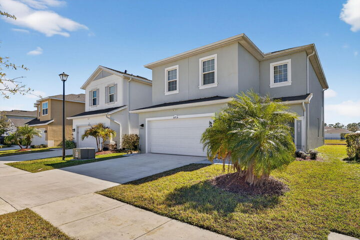 Property Photo: 10916 SW Robbia Way FL 34987