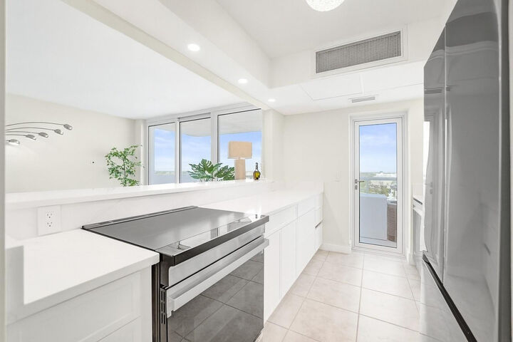 Property Photo:  2715 N Ocean Boulevard 16F  FL 33308 