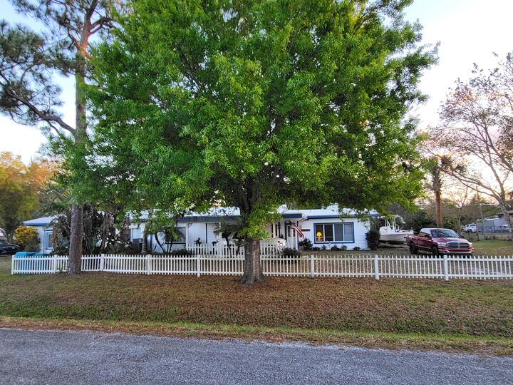 Property Photo:  203 Melton Drive  FL 34982 