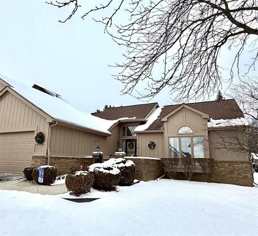 Property Photo: 37884 N Laurel Park Drive MI 48152